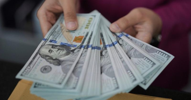 Заробітні плати державних службовців стрімко підвищились: де і хто в Україні отримує найвищі доходи.