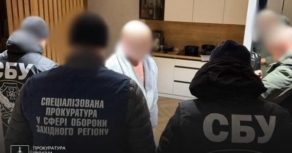 Колишнього керівника територіального центру комплектування в Хмельницькій області затримали за отримання хабарів у вигляді автомобілів.