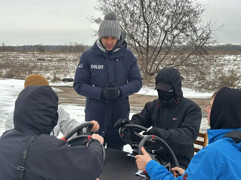 Як оволодіти навичками водіння пікапа в умовах бойових дій - Авто Інформатор