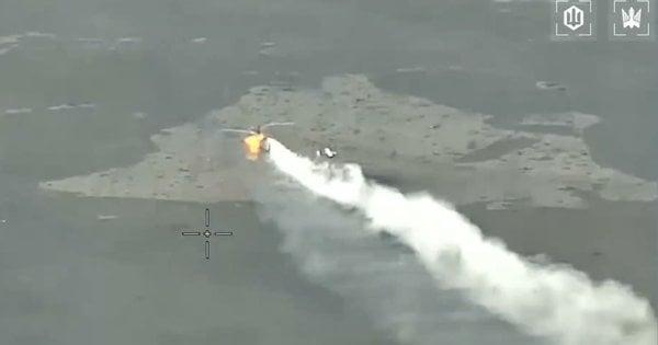 Безпілотні системи вразили російський гелікоптер Ка-52 за допомогою FPV-дрона.