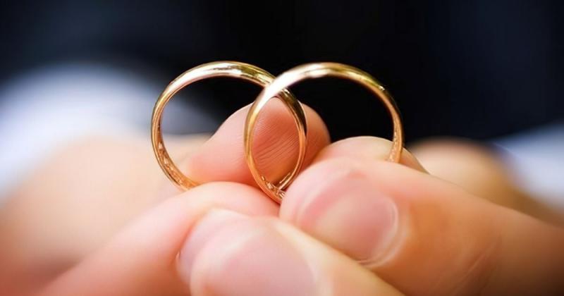 Киянин зв’язав себе узами шлюбу з 80-річною свекрухою: які причини стоять за цим незвичайним союзом?