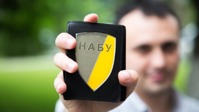 НАБУ звертається до президента та СБУ з проханням запровадити санкції проти особи, яку підозрюють у причетності до земельних махінацій на київському ринку.