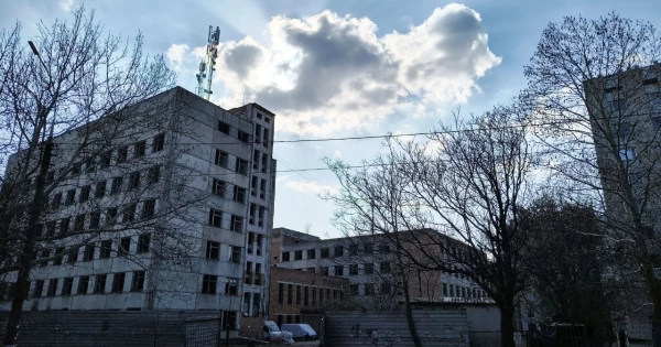 Щурі розмножуються: мешканці Миколаєва висловили занепокоєння через антисанітарні умови поблизу незавершеного будівництва на вулиці 3-й Слобідській.