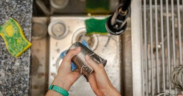 Витирати або залишити: який метод сушіння посуду після миття є оптимальним?