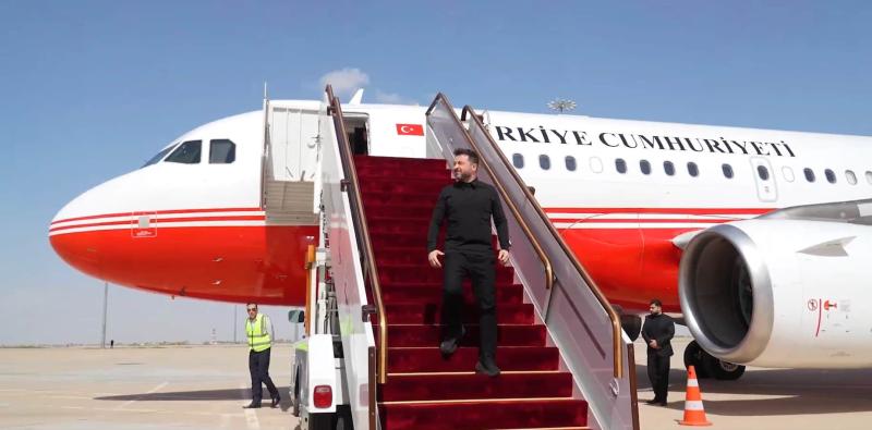 Зеленський здійснив візит до Сирії на борту урядового літака Туреччини.