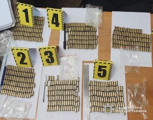 В Одеській області чоловік виготовляв набої та пересилав їх мешканцю Львівської області.