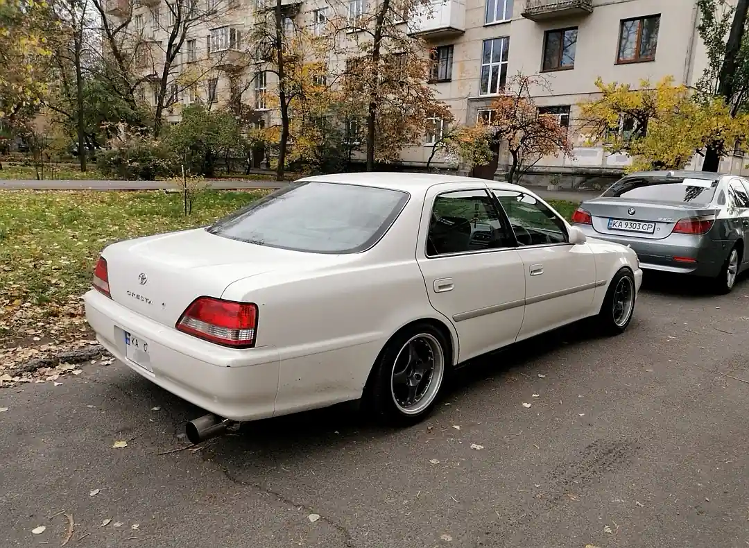 У Києві зафіксували елегантну Toyota, що має 30-річний вік - Авто Інформатор.