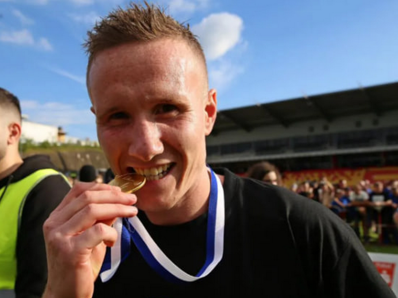 Дружина футболіста пішла з життя всього через кілька днів після того, як на світ з'явилася їхня донечка (фото)