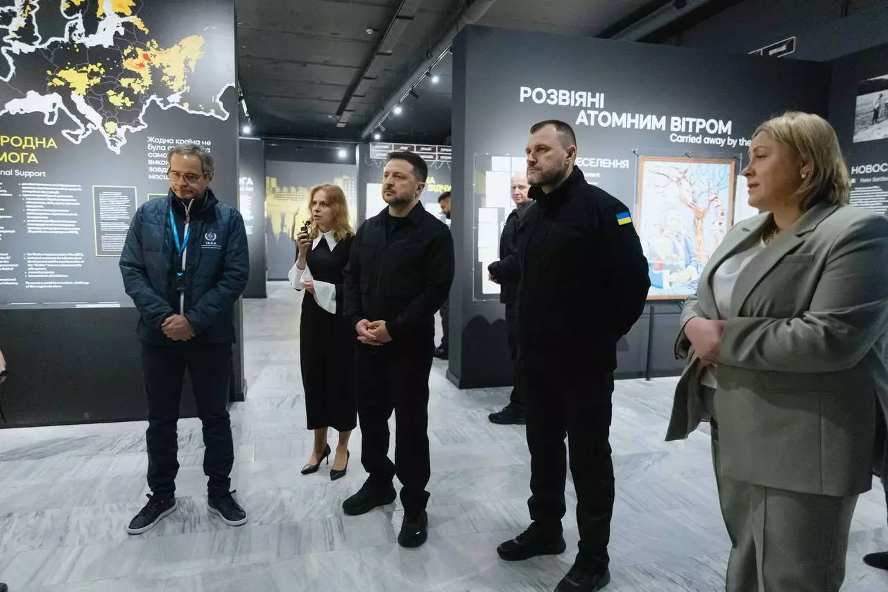 Оновлена виставка, ексклюзивні матеріали та інтерактивні зони: Президент України здійснив візит до Національного музею 