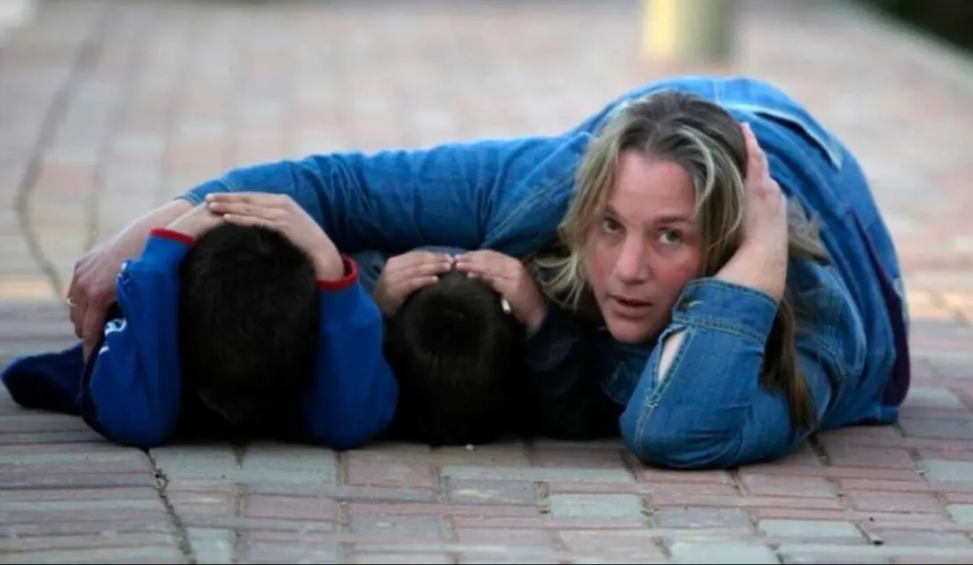 Як реагувати під час артобстрілу або атаки дронів – у період пенсійного віку.